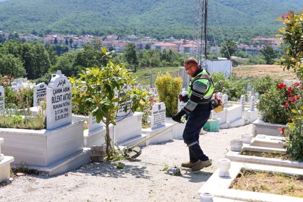 Yalova Şehir Mezarlığı alternatif çıkış kapısı