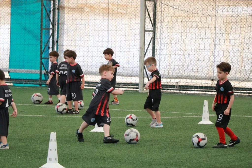 Başkan Yele Futbol Akademisi Ziyareti
