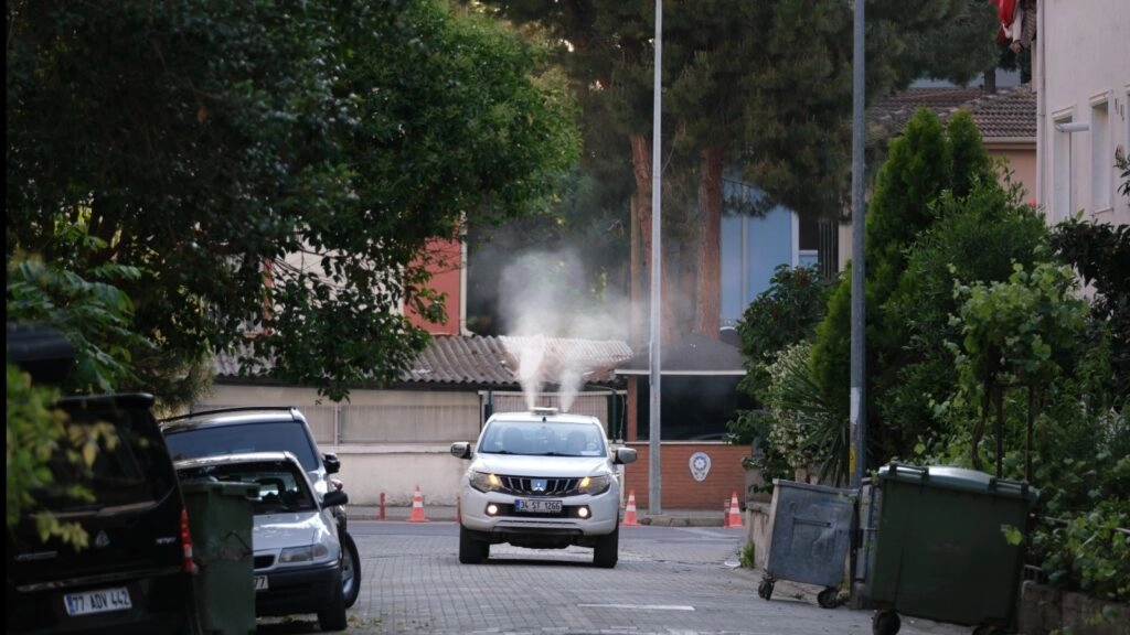 Yalova Belediyesi ilaçlama ekipleri
