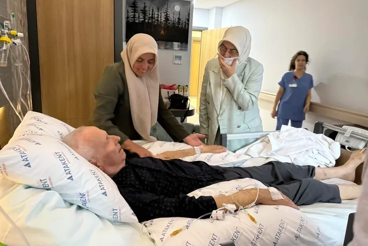 AK Parti Yalova Milletvekili Meliha Akyol, rahatsızlığı nedeniyle tedavi gören eski Tavşanlı Belediye Başkanı Kadri Çiçek'i hastanede ziyaret ederek geçmiş olsun dileklerini iletti.