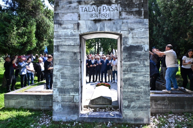 Talat Paşa anma töreni katılımcıları
