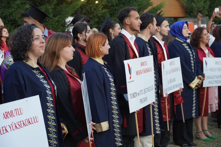 Mezun Öğrenciler Kep Atma Anı