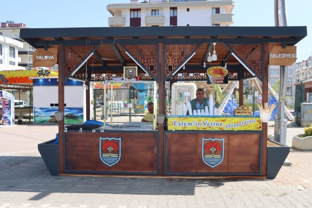 Yalova Gazipaşa Caddesi modern seyyar satıcı tezgâhları