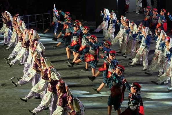 Folklor Ekibi Performansı