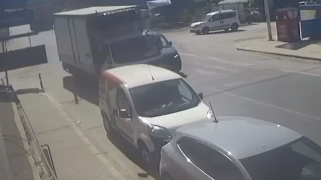 Çınarcık trafik kazası görüntüsü