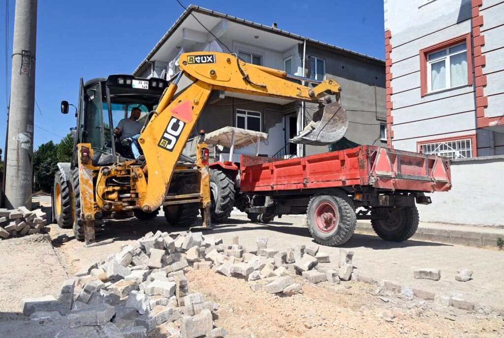 Radar Caddesi kaldırım yenileme çalışması