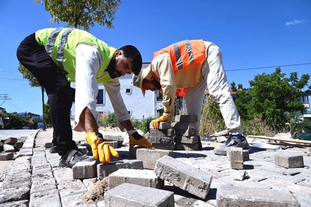 Yalova Radar Caddesi parke taşı çalışması