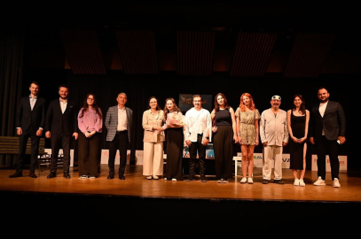 Yalova Valisi Kaya'dan Tiyatro Topluluğuna Destek