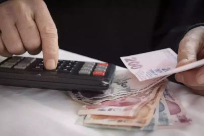 Emekliler İçin Kritik Düzenleme: 1 Ocak 2026’da Maaşlardan Otomatik Kesinti Başlıyor! SGK Borcu Olanlara %25’e Kadar Kesinti Yapılacak!