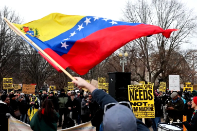 “Beyaz Saray Önünde Venezuela Müdahalesine Protesto”!