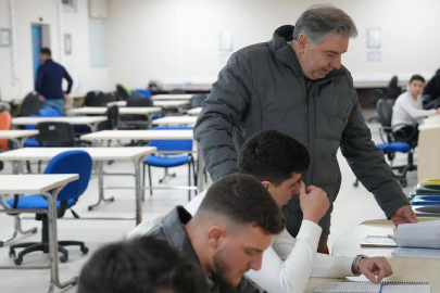 Rektör Bahçekapılı’dan Sınav Haftasında Anlamlı Ziyaret!