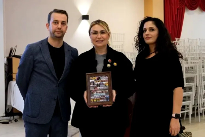 Altınova’da Sahne Işıkları Yandı: Başkan Fazlaca’dan Kültüre Güçlü Mesaj!