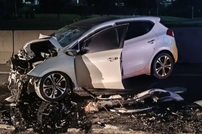 Yalova-İzmit Yolunda Otomobil İle Minibüs Çarpıştı! 4 Yaralı