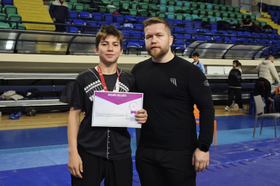 Genç Güreşçi İslam Murzaev’den Yalova’ya Gurur!