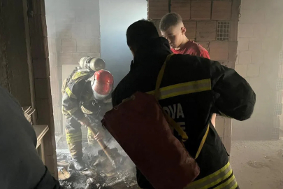 Altınova’da Boş Dairede Yangın Paniği: Alevler Diğer Evleri Teğet Geçti!