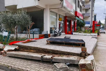 Rüzgâr Devirdi, Günlerdir Toplanmadı: Rahmi Üstel’de Kaldırım Tehlike Saçıyor!