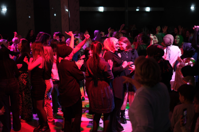 Çiftlikköy’de Kadınlar Matinesi Coşkusu: Grup Aydos Sahne Alacak!