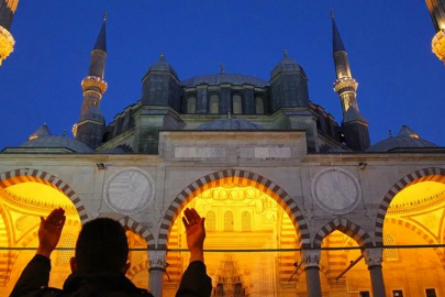 Gecenin Hediyesi Ne? Miraç Kandili Bu Gece İdrak Ediliyor!