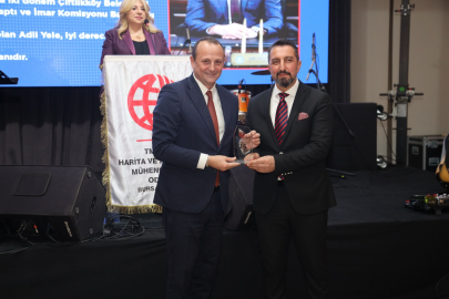 Başkan Adil Yele'ye Meslekte 25. Yıl Onur Plaketi!