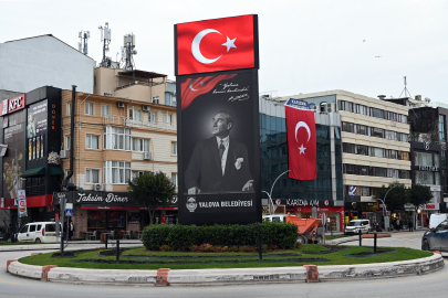 Yalova Belediyesi’nden Bayrağa Güçlü Sahiplenme!