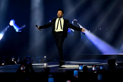 Tarkan Konserinde Sürpriz Anlar: Cem Yılmaz Sahneye Çıktı, Sosyal Medya Karıştı!
