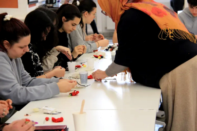 Yalovalı Meral Evcin Özdemir Romanya’da Türk El Sanatlarını Tanıttı!