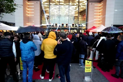 Antalya’da 1000 TL Hediye Çeki Duyurusu: Yağmurda Kilometrelik Kuyruk!