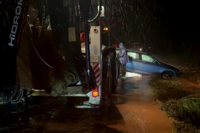 Marmaris’te Bir Anda Sağanak Bastırdı: Mahalleler Alarm Verdi, Ekipler Seferber Oldu!