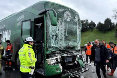 “Beşiktaş Deplasmanına Gidiyorlardı… Konyaspor U19 Otobüsü TEM’de Kaza Yaptı!