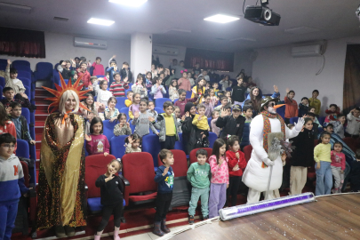 Çiftlikköy’de Çocuk Tiyatrosu “Kardan Adam”la Sona Erdi!