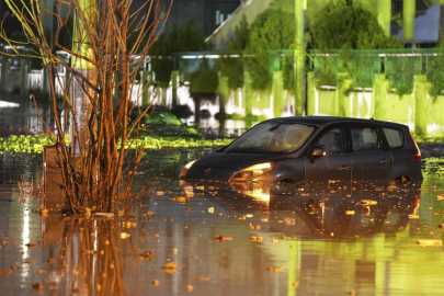 İzmir Felç: Yollar Göle Döndü!