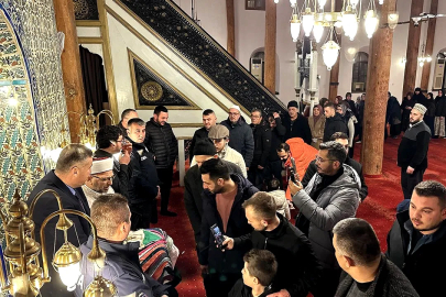 Eğirdir’de Sakal-ı Şerif Ziyarete Açıldı: Hızırbey Camii’ne Yoğun İlgi!