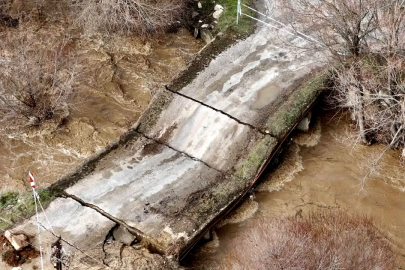 Sağanak Vurdu: Köprü Çöktü!