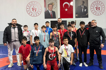 Altınova Belediyesi Güreş Takımı Mindere Damga Vurdu!