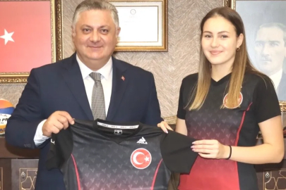 Başkan Gürel’den Şampiyon Ece Haraç'a Tebrik!