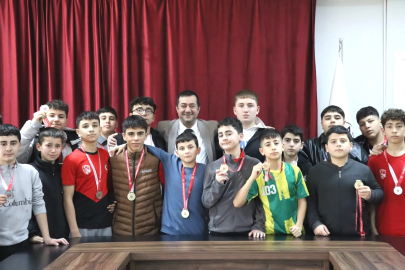 Güreşte Subaşı Damgası: 8 Sporcu Finale Yükseldi!