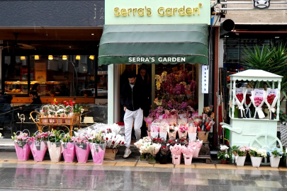 Yalova’da 14 Şubat Mesaisi: Serra Hanım Anlattı, Kırmızı Gül Yine Birinci!