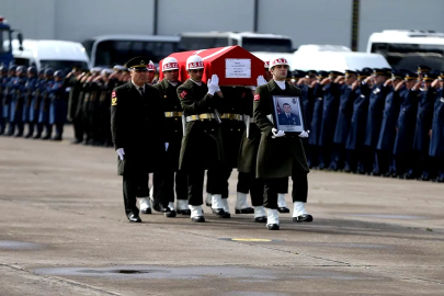 Şehit F-16 Pilotu Bolat'ın Cenazesi, Balıkesir’den İzmir’e Uğurlandı