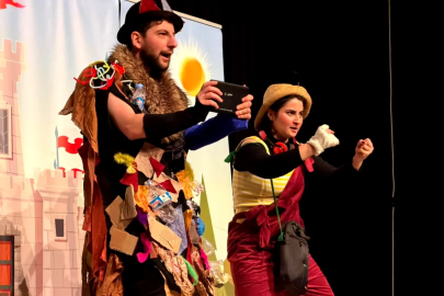 Çöplük Krallığı Sahnelendi: Minikler Hem Güldü Hem Öğrendi!