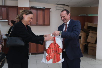 Başkan Yele’den Kadın Personele 8 Mart Jesti