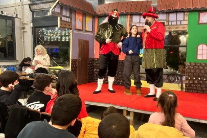 Çınarcık’ta Hacivat-Karagöz Coşkusu Tüm Hızıyla Sürüyor!