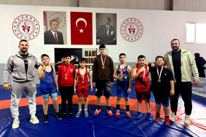 Minik Güreşçilerden Yalova Şampiyonası’na Altınova Damgası!