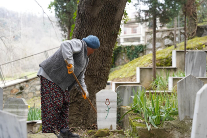 Yalova’da Mezarlıklar Bayram Ziyaretleri İçin Bakımdan Geçiyor