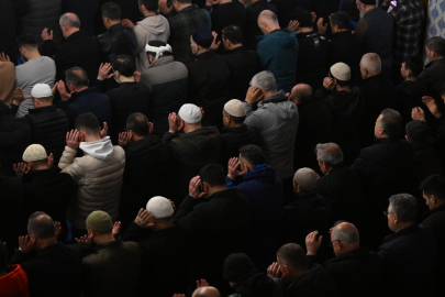 Camiler Bayram Sabahı Doldu Taştı: Türkiye’de Bayram Coşkusu Her Yerde Hissedildi