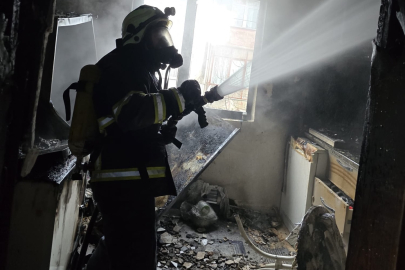 Yalova'da Daire Yangını Korkuttu: 2 Kişi Kurtarıldı!