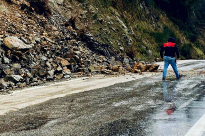 Esenköy’de Heyelan: Yol Kısa Süreliğine Kapandı!