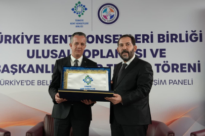 Türkiye Kent Konseyleri Birliği’nde Bayrak Devredildi!