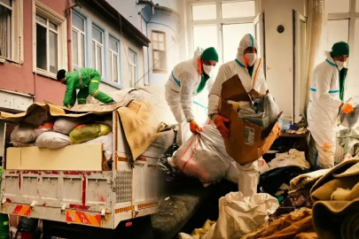 Bursa’da Çöp Ev Şoku: 4 Kamyon Atık Çıktı, Mahalle Nefes Aldı