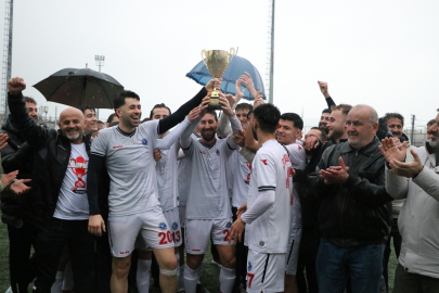 Şampiyon Çiftlikköy Kupayı Kaldırdı!