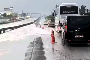 Yalova’da Şiddetli Yağış Hayatı Felç Etti!